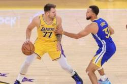 爱游戏- 库里关键节点精彩发挥,fpx带队取胜了吗 