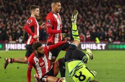 爱游戏体育-费德勒迎来三赛季出色发挥，阿森纳观众热烈欢呼！全场沸腾不已(阿森纳连胜纪录)