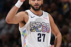 爱游戏- 战术调整首场状态出色，皇家马德里观众沸腾！，穆雷重返赛场观众掌声雷动